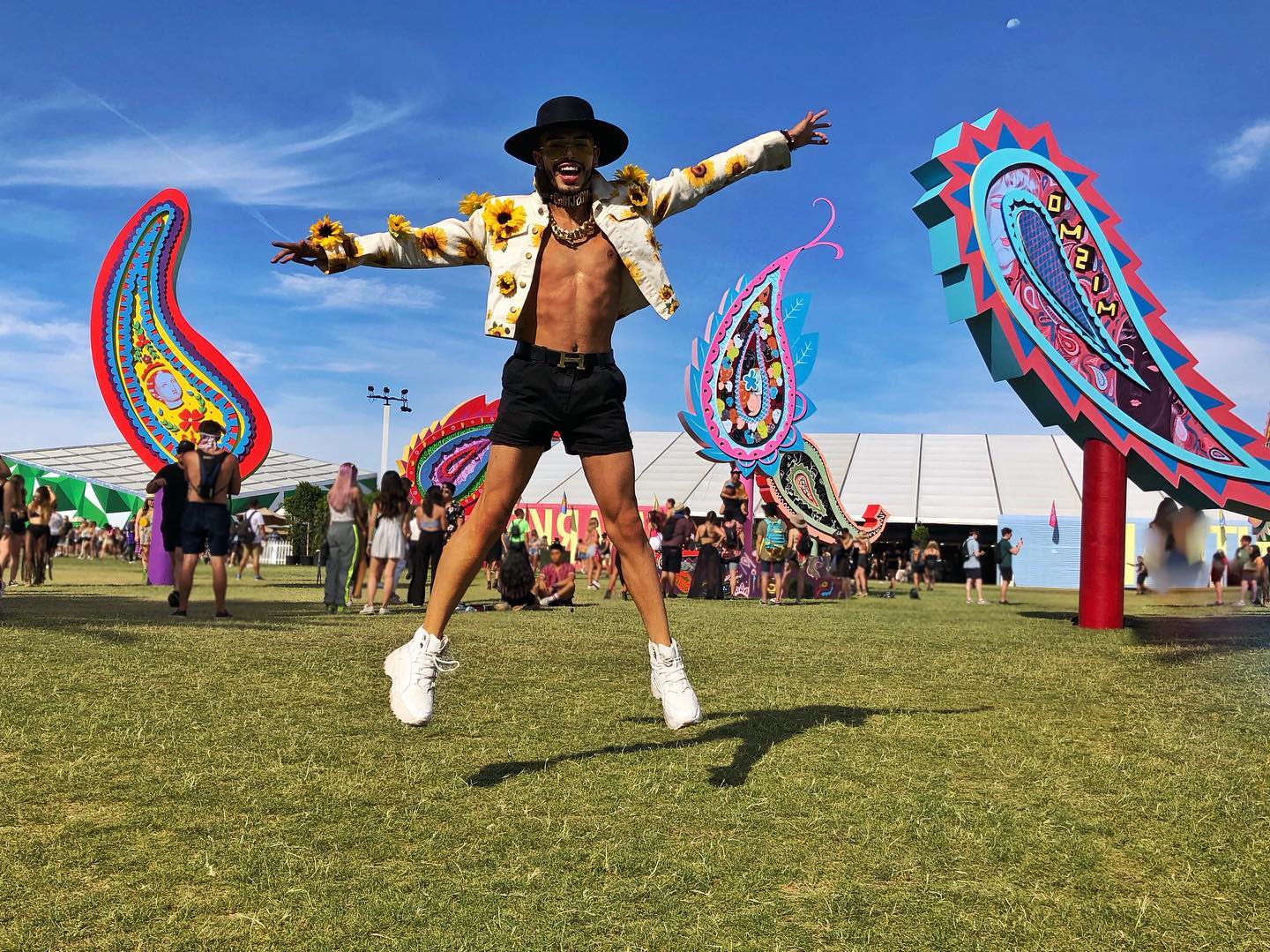 61 Best Coachella Outfits for Men [2024 Style Guide]